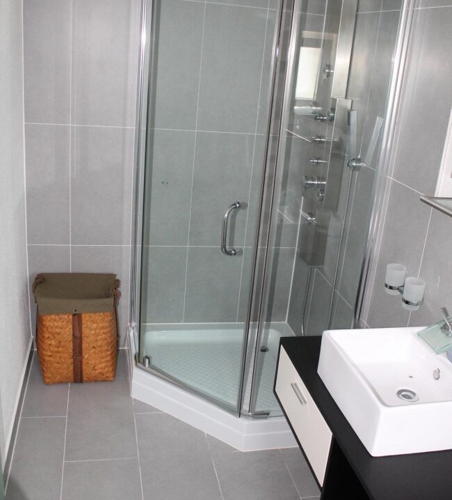 Bathroom first floor