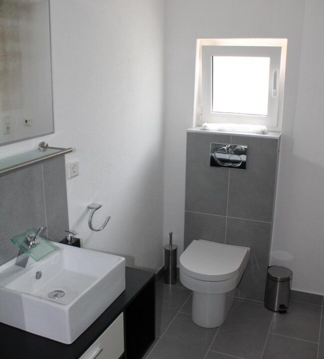 Bathroom first floor