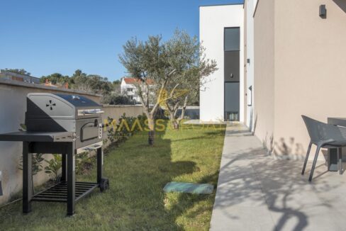 villa-m-premantura-side-of-the-house