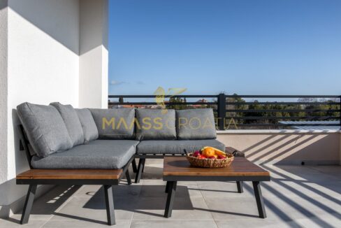 villa-m-premantura-honeycomb-balcony4