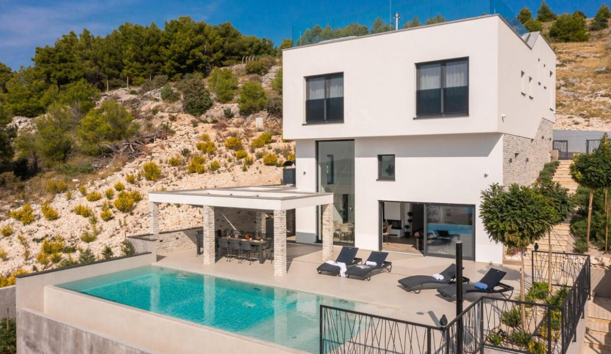 Neue moderne Villa mit Meerblick in der Nähe von Šibenik