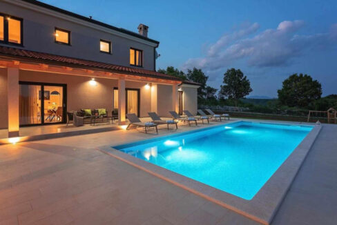 Moderne Villa mit Extra-Grundstück - Tinjan, Region Istrien