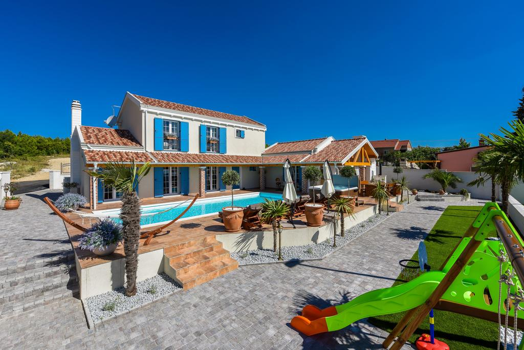 Luxuriöse Villa mit einem Tennisplatz - Novigrad, Gespanschaft Zadar