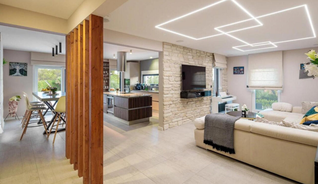 Neues Haus in der Nähe von Šibenik