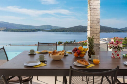 Neue moderne Villa mit Meerblick in der Nähe von Šibenik