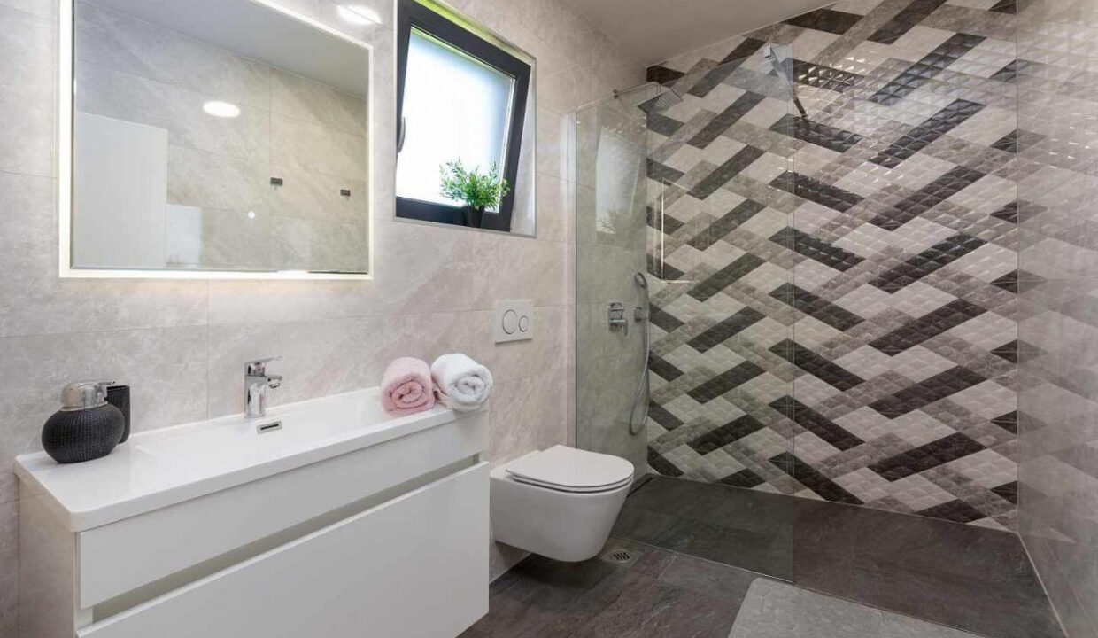 Moderne Villa mit Extra-Grundstück - Tinjan, Region Istrien