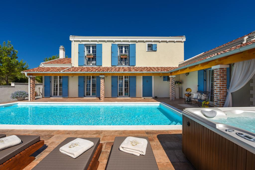 Luxuriöse Villa mit einem Tennisplatz - Novigrad, Gespanschaft Zadar