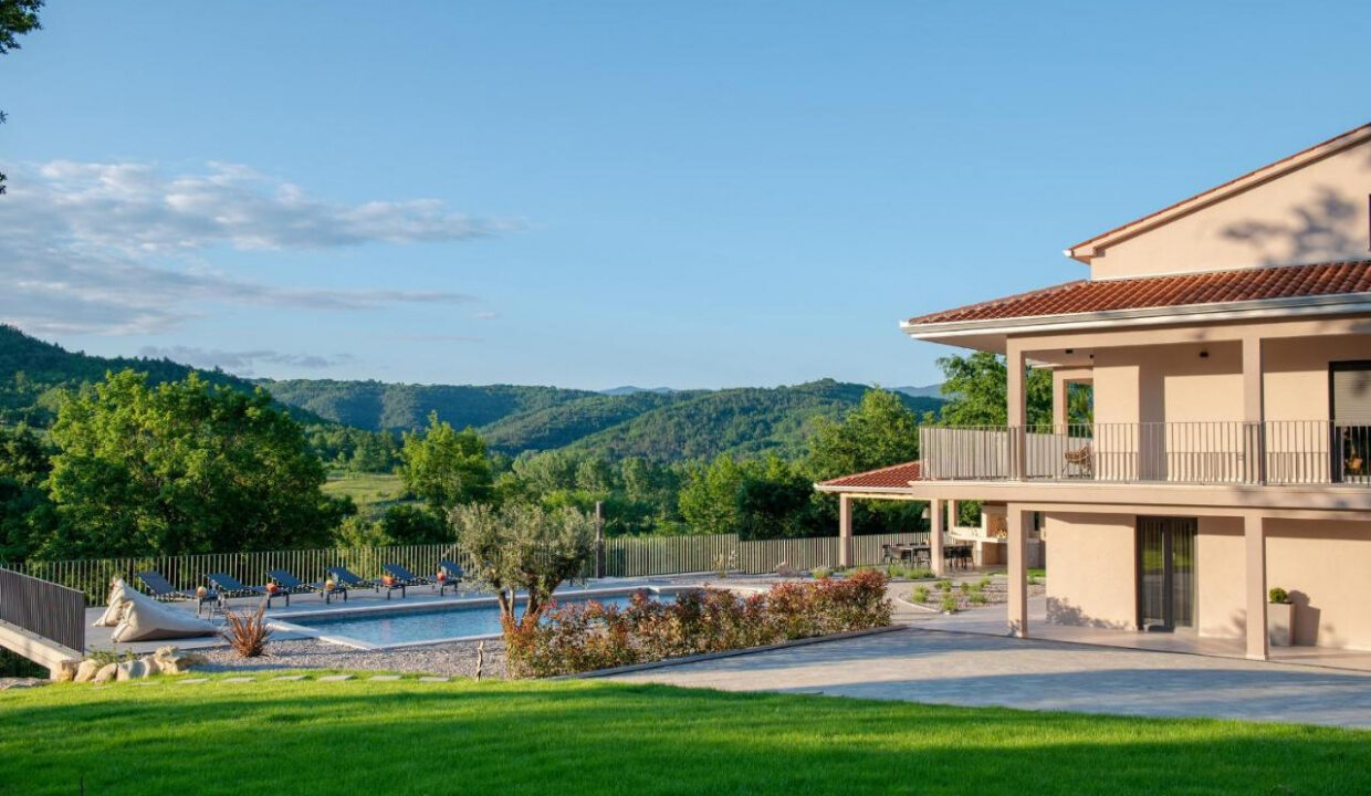 Neue moderne Villa mit traditionellem Charakter - Labin, Istra