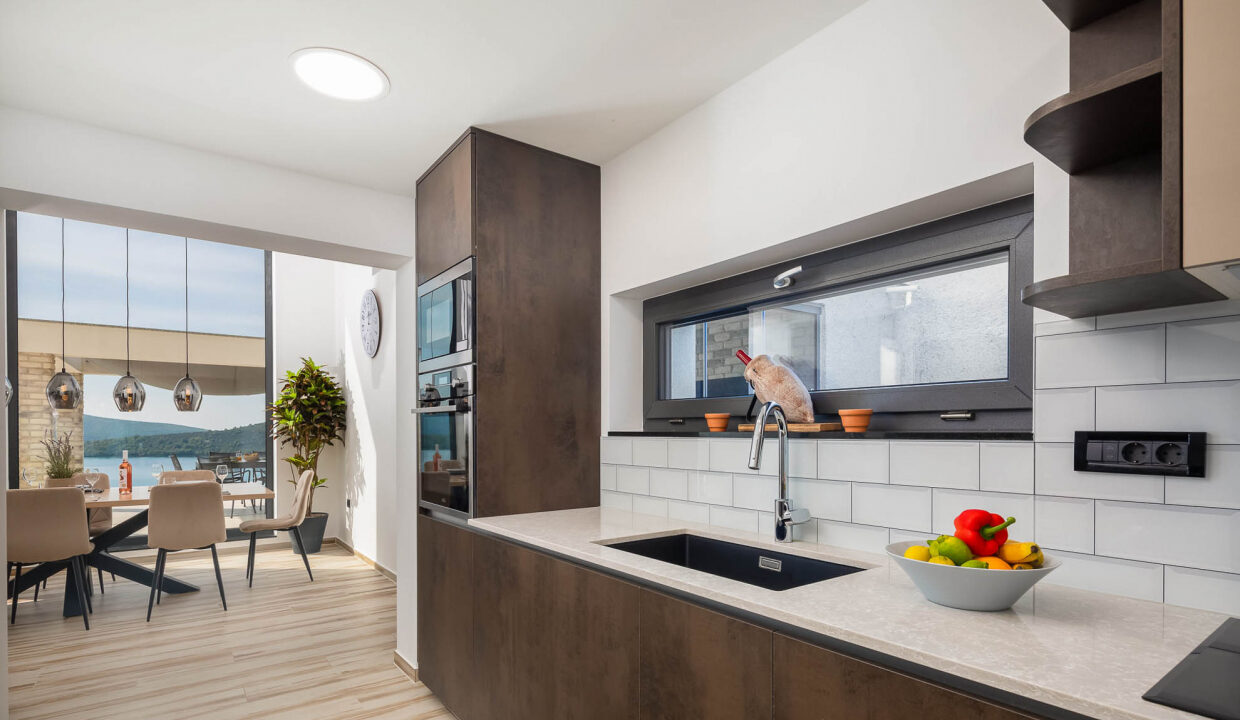 Neue moderne Villa mit Meerblick in der Nähe von Šibenik