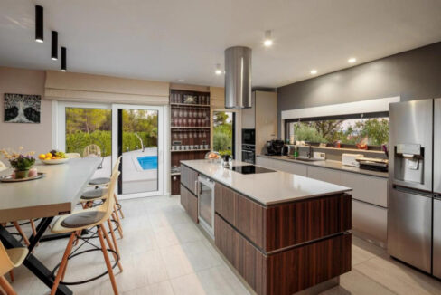 Neues Haus in der Nähe von Šibenik