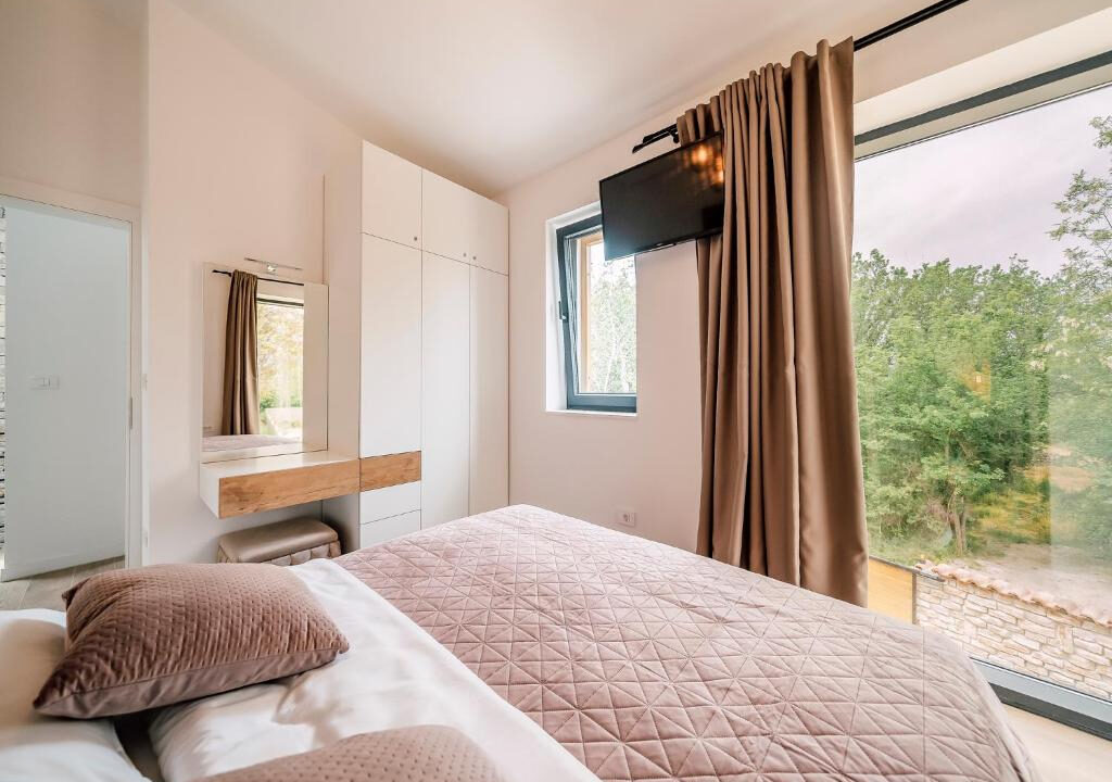 Neue moderne Villa aus Stein in der Region Zadar