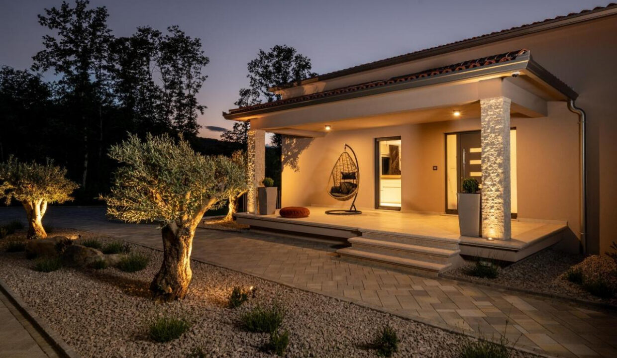 Neue moderne Villa mit traditionellem Charakter - Labin, Istra