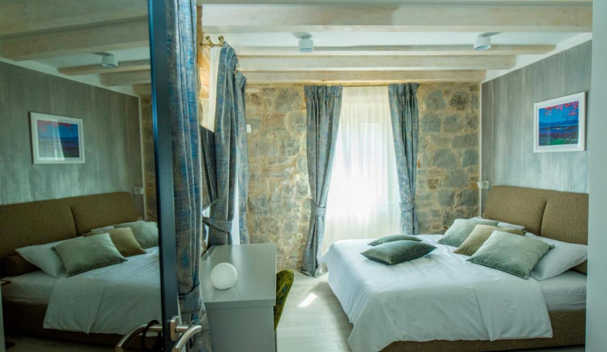 Rustikale Doppelhaushälfte - Kastel Luksic