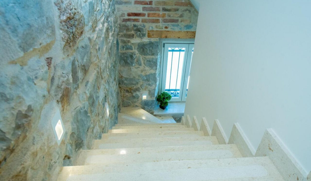 Rustikale Doppelhaushälfte - Kastel Luksic