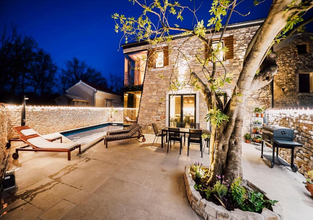 Neue moderne Villa aus Stein in der Region Zadar