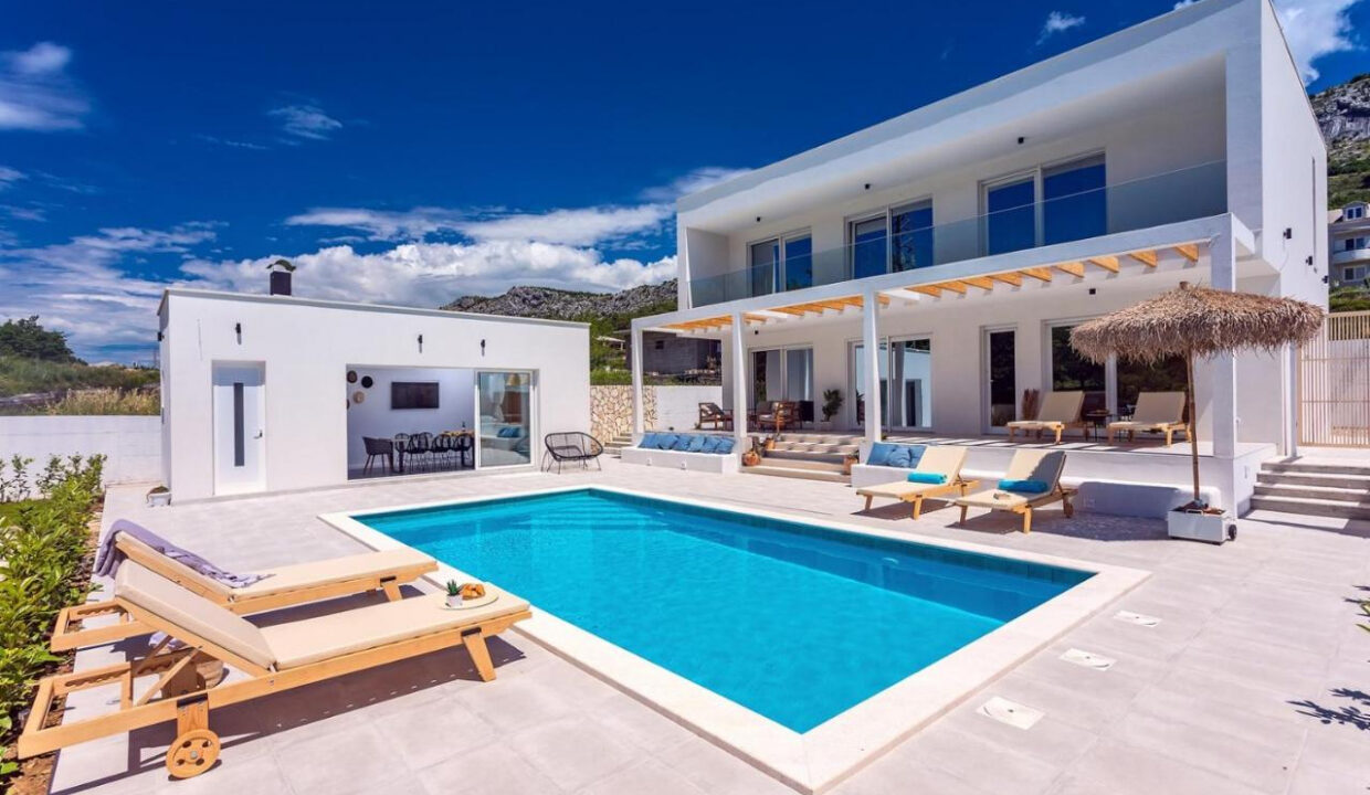 Wunderschöne weiße Villa bei Omis