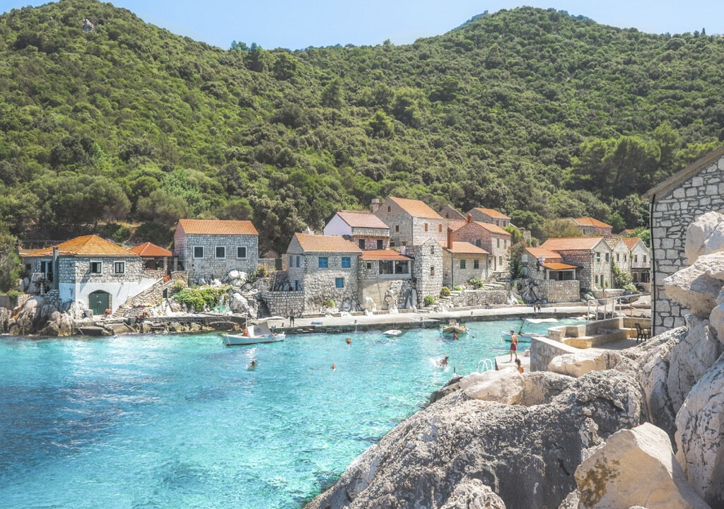 Erstaunliche handgefertigte Steinvilla auf der Insel Sipan