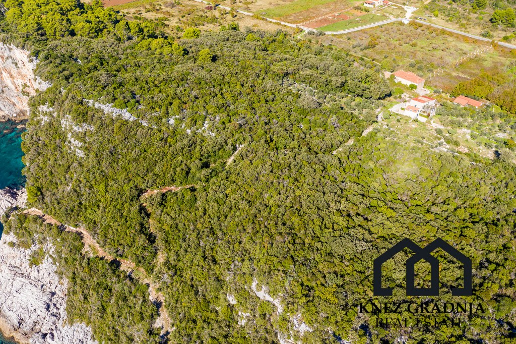 Erstaunliche handgefertigte Steinvilla auf der Insel Sipan