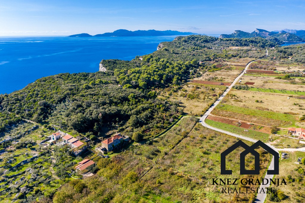 Erstaunliche handgefertigte Steinvilla auf der Insel Sipan