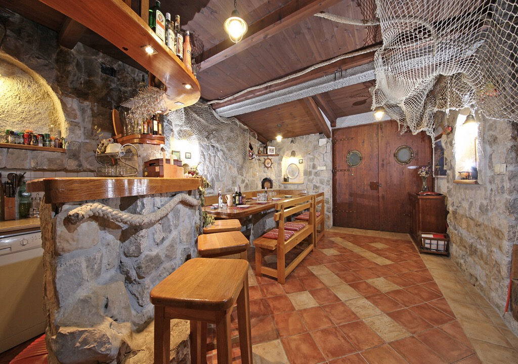 Haus mit Garten und Meerblick in Makarska