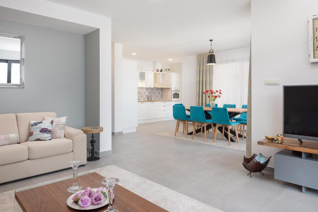 Doppelhaushälfte mit Aussicht - In Makarska