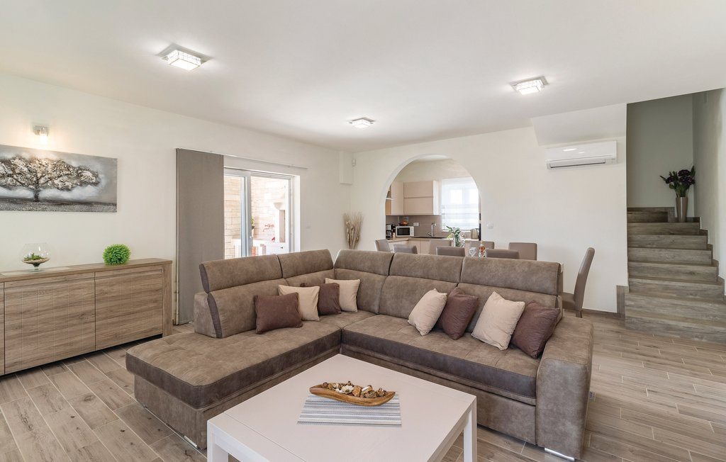 Atemberaubende zweistöckige Villa - Region Pula