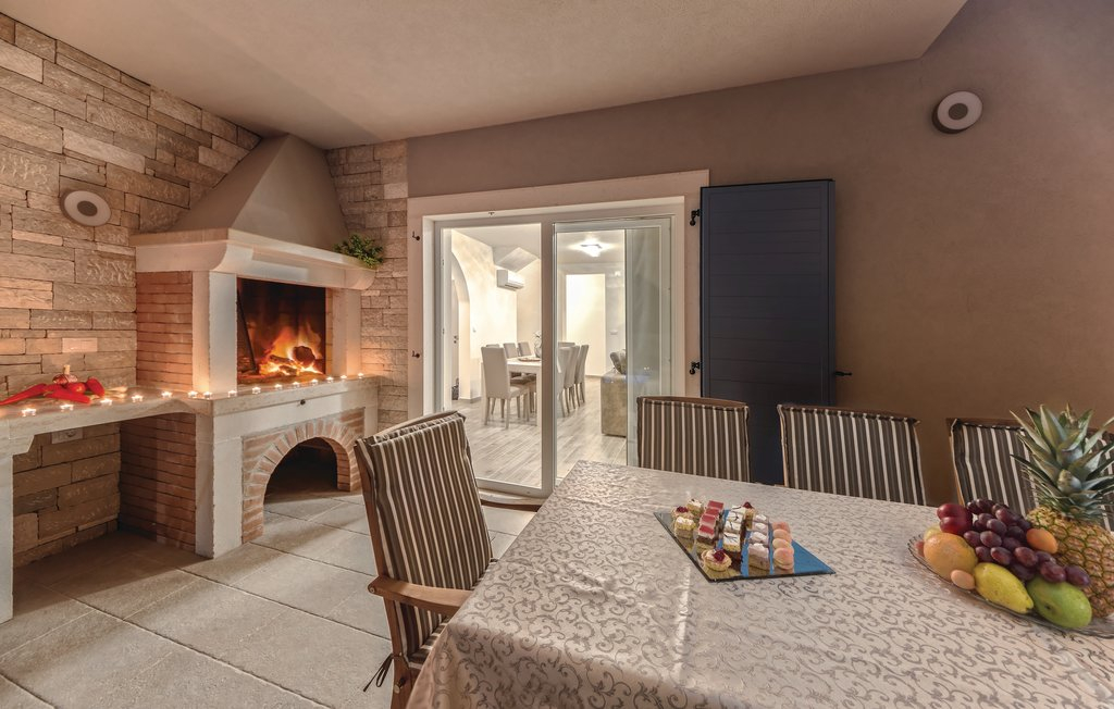 Atemberaubende zweistöckige Villa - Region Pula