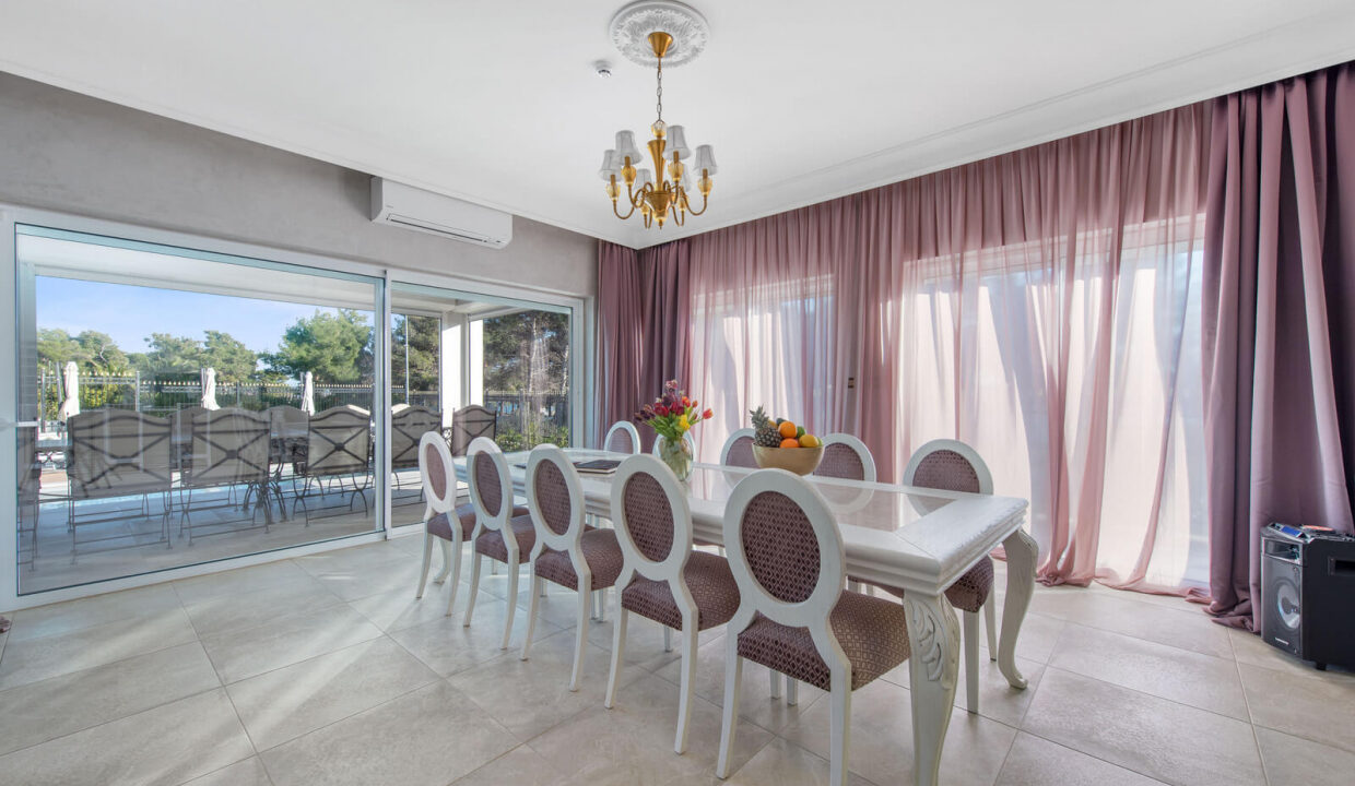 Exklusive Villa direkt am Meer in Vodice