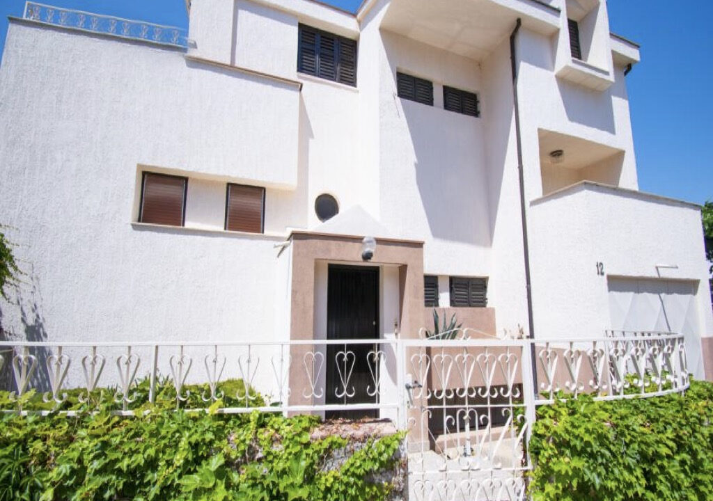 Haus mit Meerblick in Sibenik
