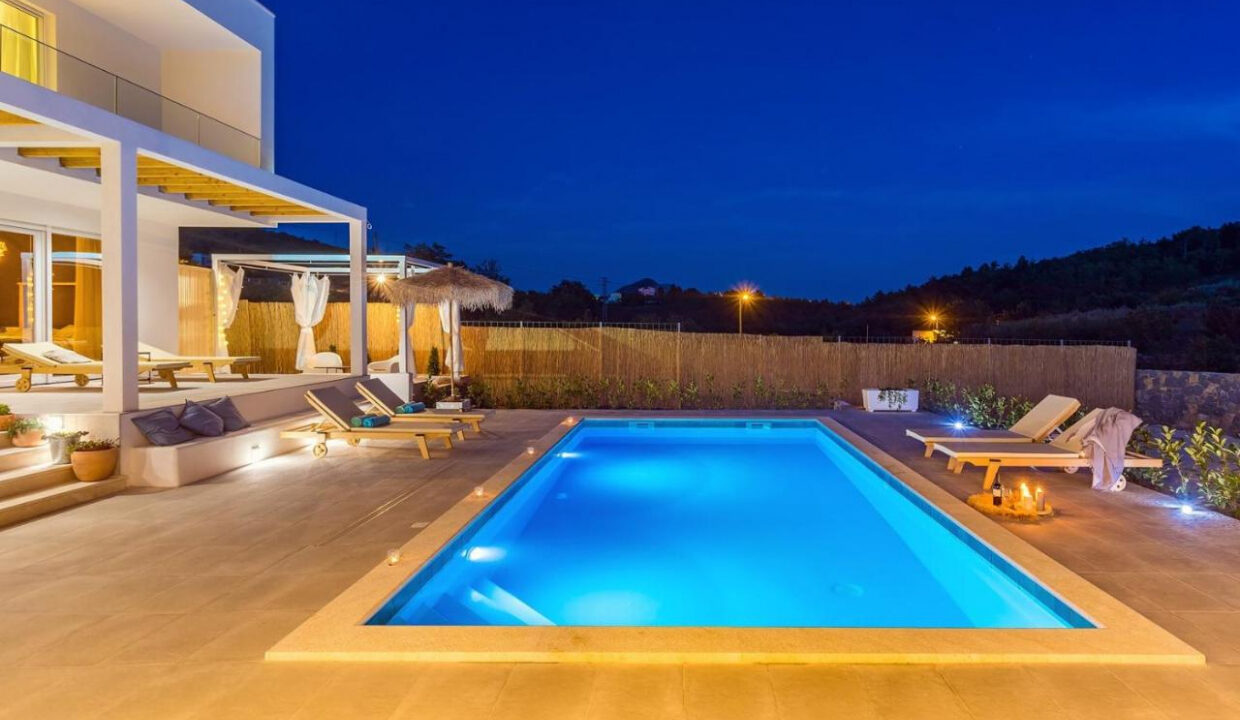 Wunderschöne weiße Villa bei Omis