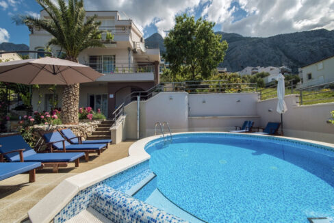 Haus mit Garten und Meerblick in Makarska