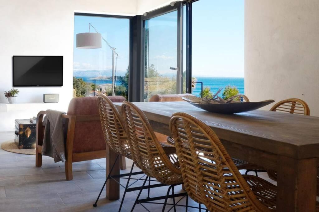 Weißes Haus mit Meerblick auf der Insel Vis