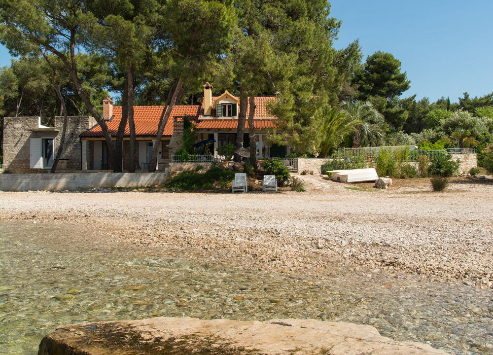 Haus am Strand auf der Insel Brac
