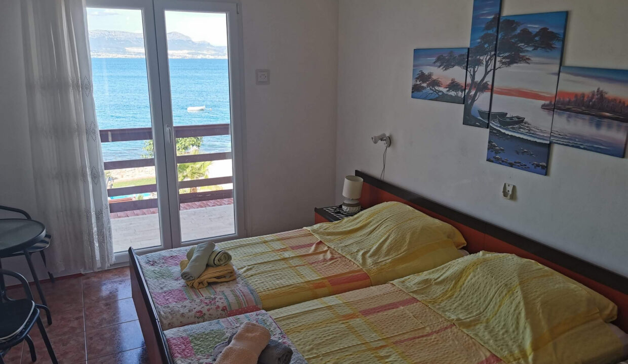 Doppelhaushälfte direkt am Meer ?iovo