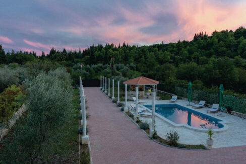 Imperial Style Villa mit Schwimmbad - Dorf Klek