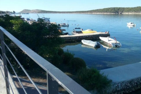 Erstaunliche Villa direkt am Meer auf der Insel Rab