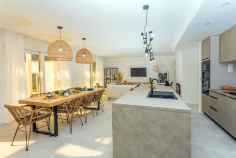 Wunderschöne weiße Villa bei Omis