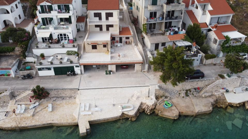 Haus am Meer in der Nähe von Šibenik