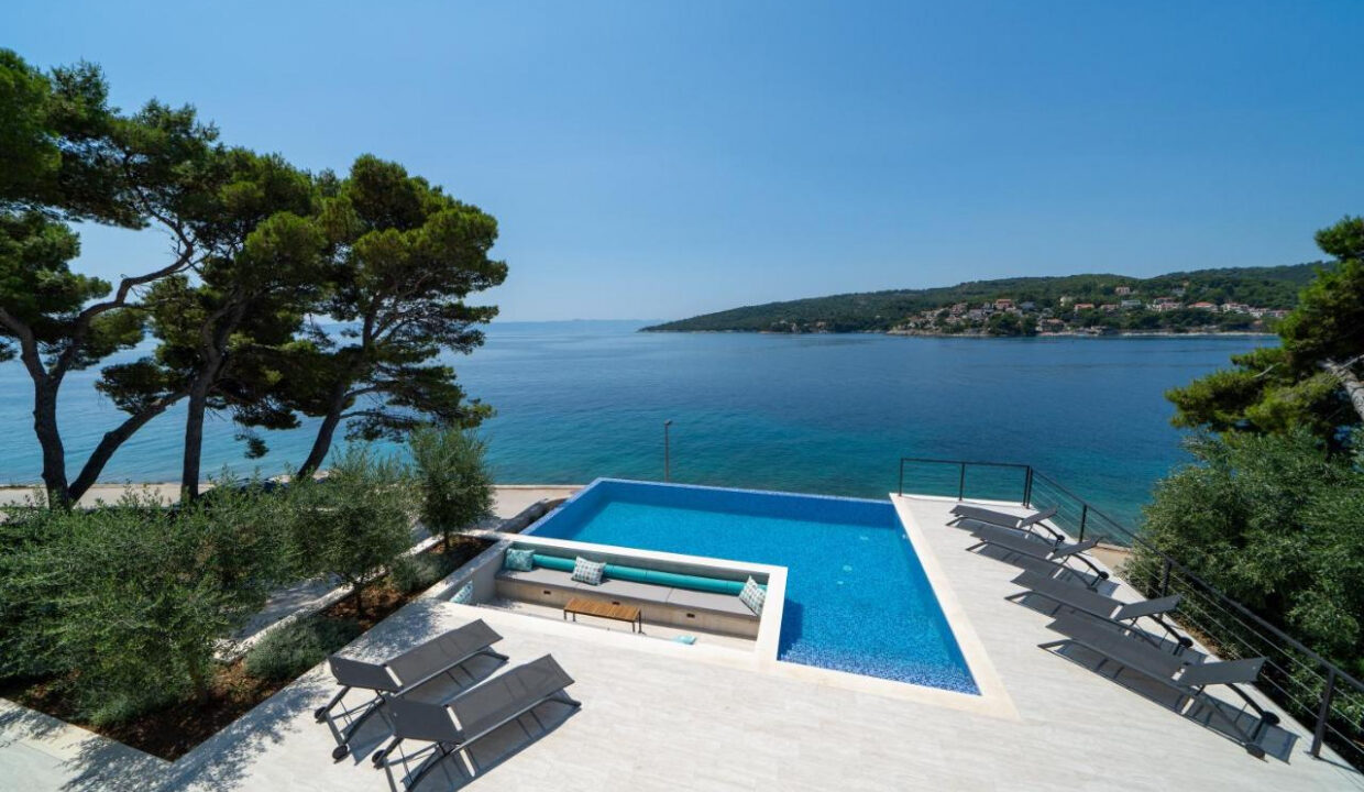 Villa aus Stein direkt am Meer auf der Insel Brac