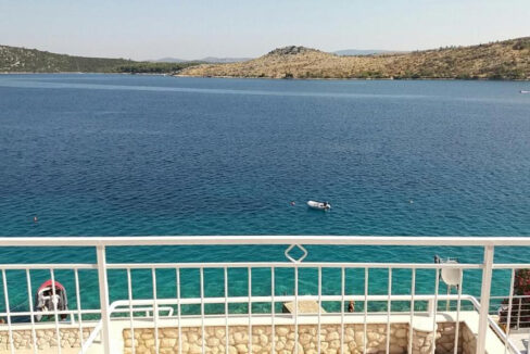 Haus am Meer in der Nähe von Šibenik