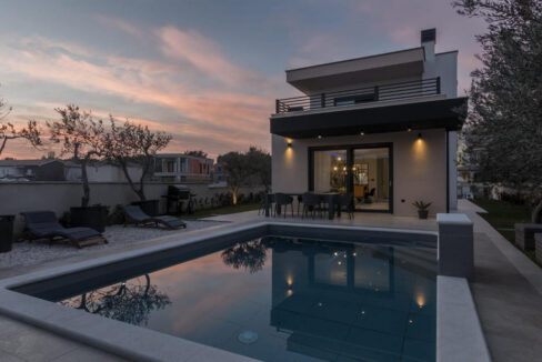 Neue moderne Villa bei Pula