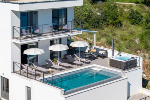 Neue Villa mit Meerblick in Omiš