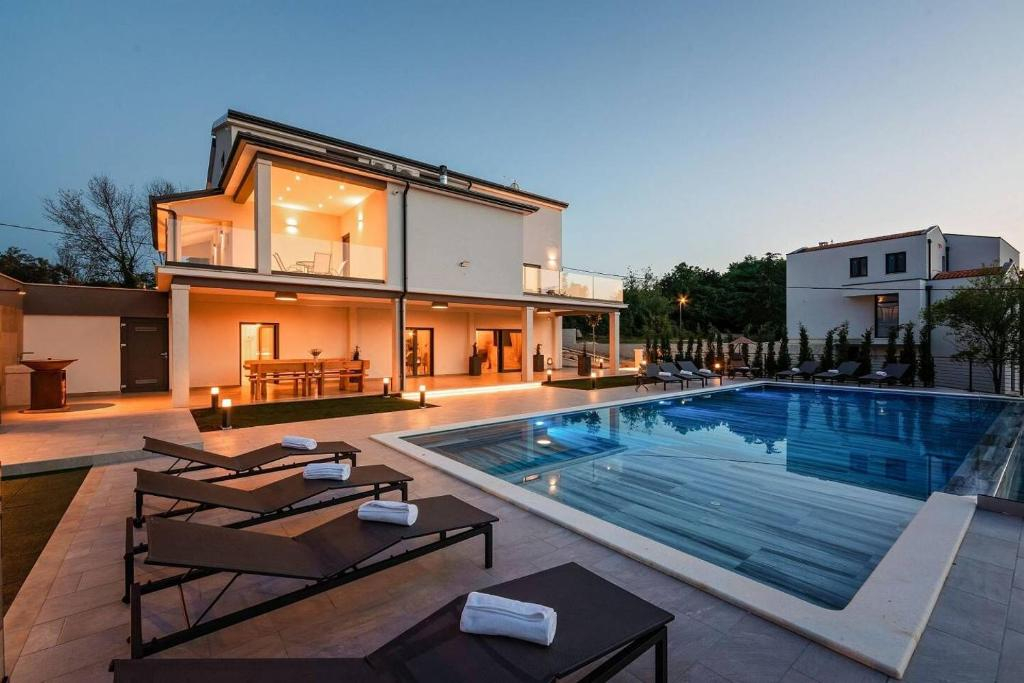 Elegantes modernes Haus -Tinjan, Istrien