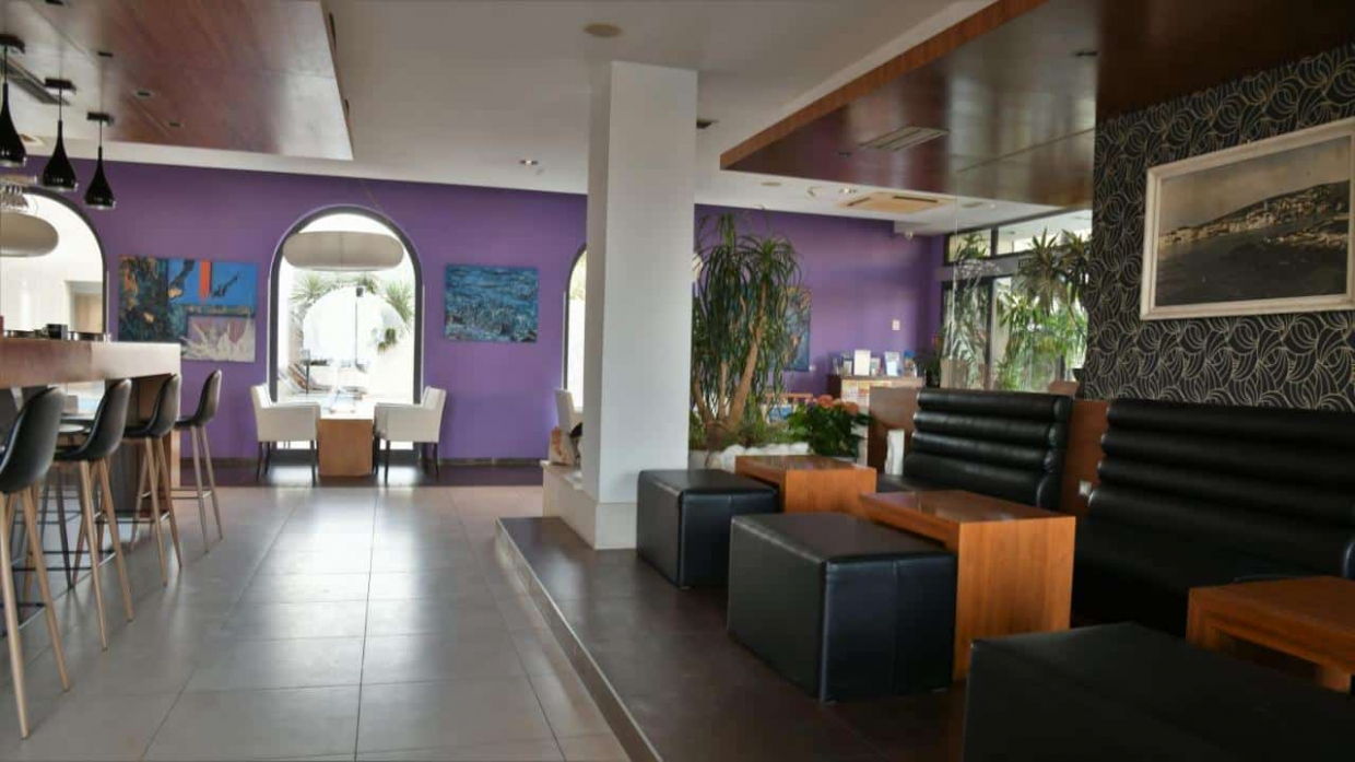 Hotel am Meer auf der Insel Bra?
