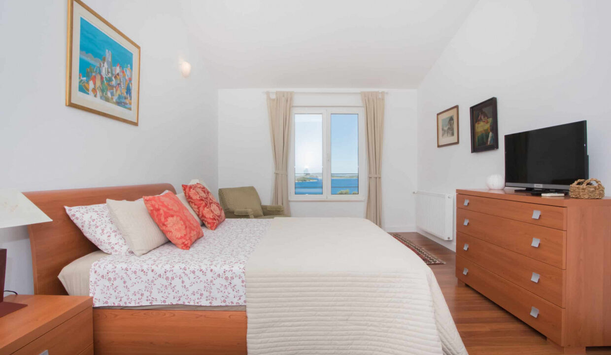 Haus mit Meerblick in der Nähe von Sibenik