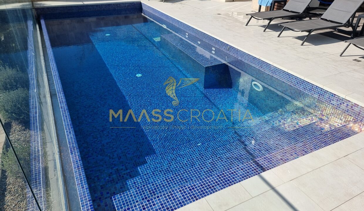 Pool 1